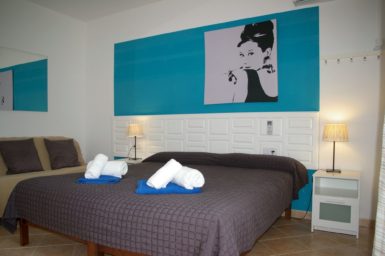 Ferienhaus Playa Dor - Schlafzimmer mit Doppelbett