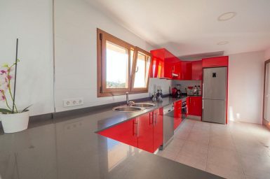 Moderne Küche in Rot